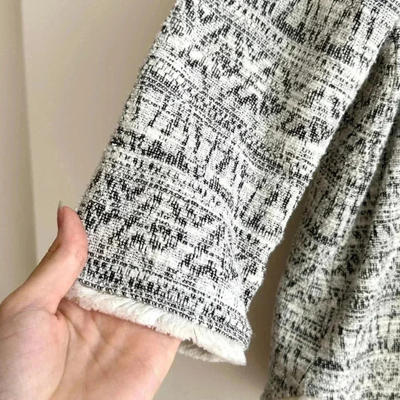 Anthropologie W5 Black and White Fringe Hem 3/4 Sleeve Zippered Aztec Blouse, M - Picture 9 of 16